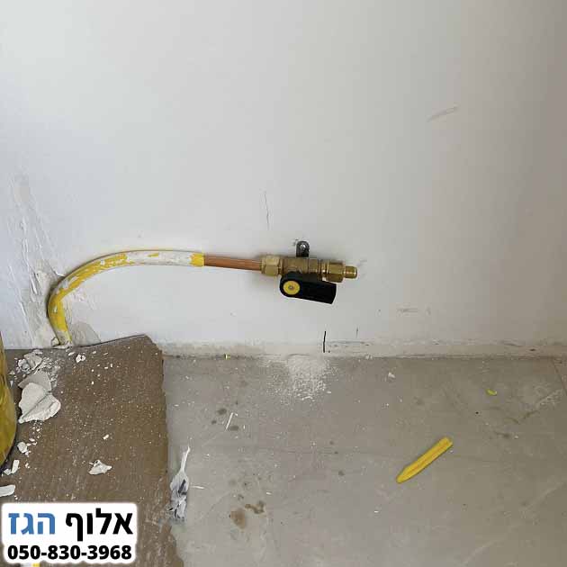 התקנת נקודת גז חדשה לפני כניסה לדירה ברמת השרון בשכונת אלון