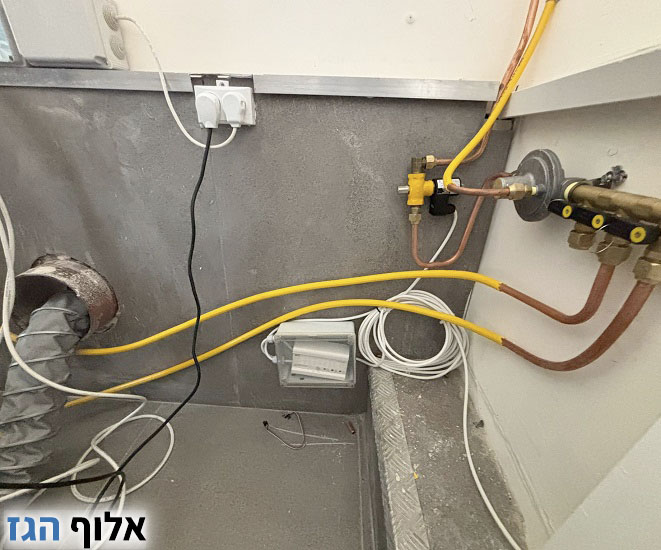 התקנת גלאי גז ביתי וברז חשמלי